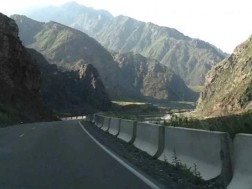 ლარსის გზა
