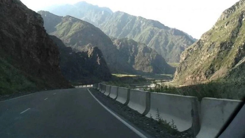 ლარსის გზა
