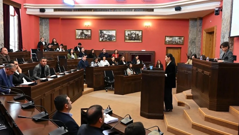 გარემოს დაცვისა და ბუნებრივი რესურსების კომიტეტის სხდომაზე დაცული ტერიტორიების სააგენტოს 2025 წლის საქმიანობის ანგარიში სააგენტოს თავმჯდომარის მოადგილემ, თამარ ხახიშვილმა წარადგინა