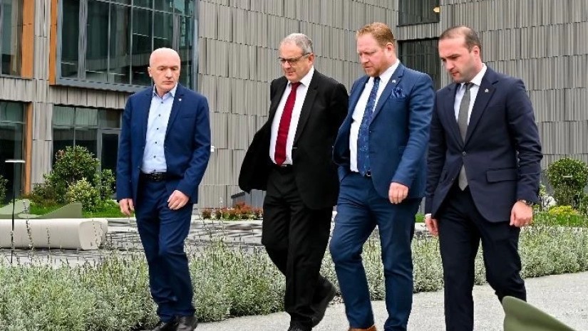 ქუთაისის საერთაშორისო უნივერსიტეტი ევროპის ბირთვული კვლევების ორგანიზაციასთან (CERN)თანამშრომლობას იწყებს  ქუთაისის საერთაშორისო უნივერსიტეტი ევროპის ბირთვული კვლევების ორგანიზაციასთან (CERN)თანამშრომლობას იწყებს