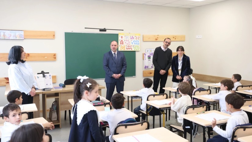 გივი მიქანაძემ რუსთავში ახლად რეაბილიტირებული საჯარო სკოლა გახსნა  გივი მიქანაძემ რუსთავში ახლად რეაბილიტირებული საჯარო სკოლა გახსნა