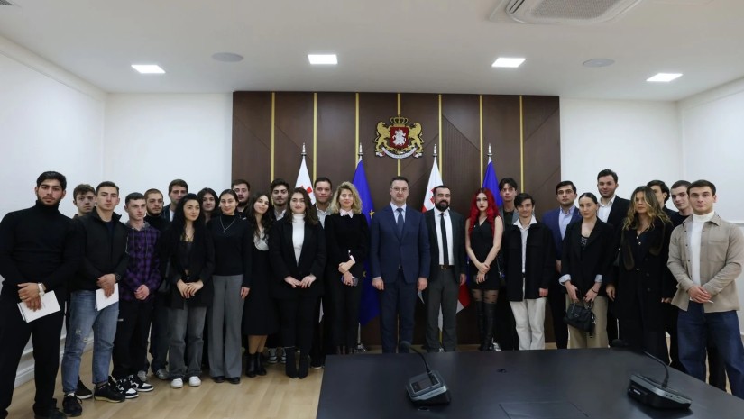 გარემოს დაცვისა და სოფლის მეურნეობის მინისტრი დავით სონღულაშვილი ორგანიზაციის „საქართველოს სტუდენტური პარლამენტი და მთავრობა“ წევრებს შეხვდა გარემოს დაცვისა და სოფლის მეურნეობის მინისტრი დავით სონღულაშვილი ორგანიზაციის „საქართველოს სტუდენტური პარლამენტი და მთავრობა“ წევრებს შეხვდა