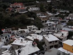 საბერძნეთში სროლის შედეგად 10 ადამიანი დაშავდა. ერთ-ერთი პოლიციელის ინფორმაციით, კუნძულ კრეტაზე ინციდენტი შურისძიების მიზნით მოხდა. დაღუპულია ერთი კაცი და ერთი ქალი.  პოლიციის მეორე წარმომადგენლის განცხადებით, თავდასხმა 31 ოქტომბრის ღამით, მშენებლობაზე მო