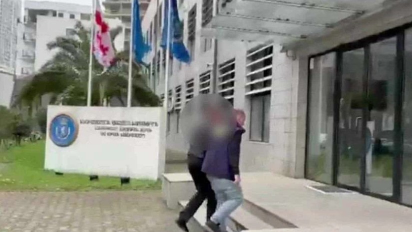 დაკავება