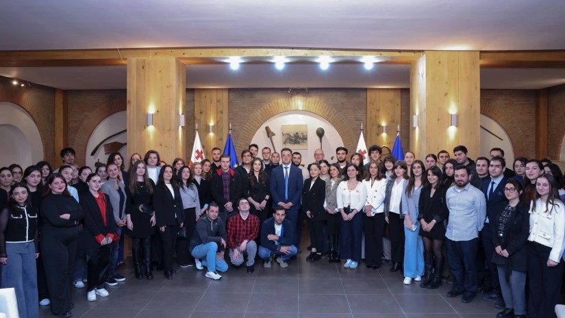  გარემოს დაცვისა და სოფლის მეურნეობის მინისტრი დავით სონღულაშვილი სამინისტროსა და მის სისტემაში შემავალ უწყებებში ანაზღაურებადი სტაჟირების სამთავრობო პროგრამის ფარგლებში დასაქმებულ ახალგაზრდებს შეხვდა