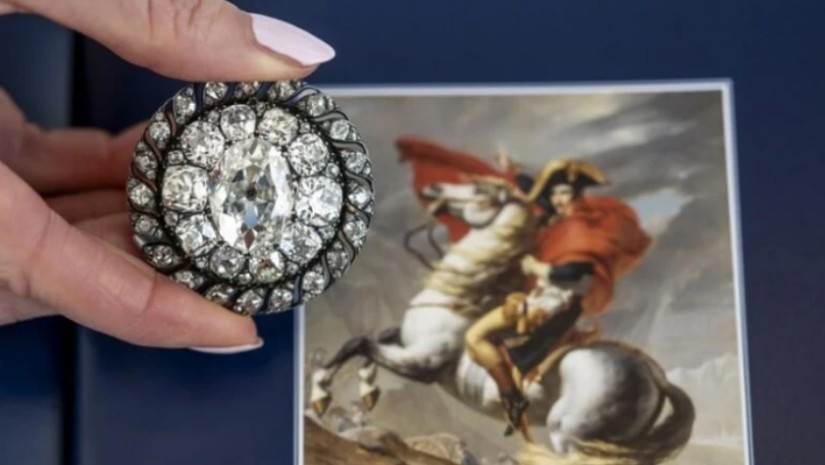 ნაპოლეონის ბრილიანტის ბროში აუქციონზე 4,4 მილიონ დოლარად გაიყიდა