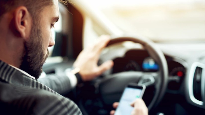 მობილურით საჭესთან