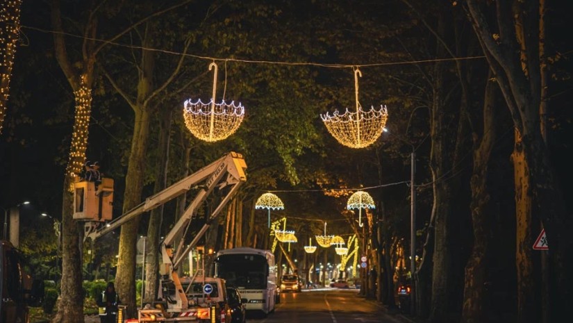 თბილისში საახალწლო განათებების მოწყობა მიმდინარეობს