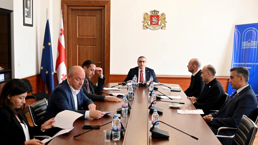 საპროცედურო საკითხთა კომიტეტმა რუსუდან თევზაძისათვის საქართველოს პარლამენტის წევრის უფლებამოსილების ვადამდე შეწყვეტის საკითხს მხარი დაუჭირა