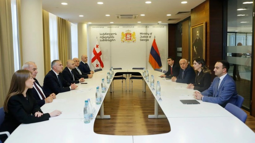 საქართველოს იუსტიციის მინისტრი პაატა სალია ქართულ-სომხური სამართლებრივი ფორუმის ფარგლებში სომხეთის რესპუბლიკის იუსტიციის მინისტრ სრბუი გალიანს შეხვდა