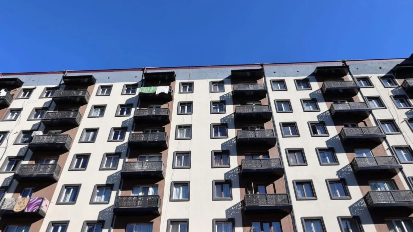 ბორჯომში, თორის N6-ში მდებარე მრავალბინიანი საცხოვრებელი სახლის ფასადის რეაბილიტაცია დასკვნით ეტაპზეა.