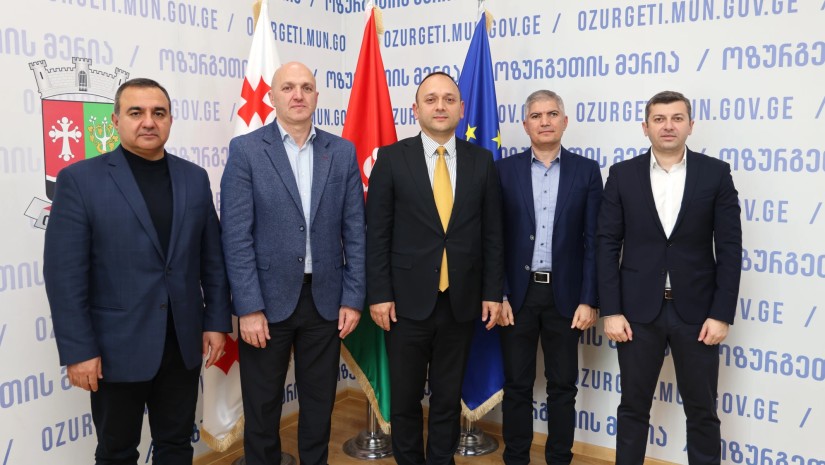  ოზურგეთის მერი პაატა კუნჭულია, მოადგილე ბექა ჩხიკვიშვილთან ერთად საქართველოში აზერბაიჯანის რესპუბლიკის გენერალურ კონსულს ფუად აზიზოვს შეხვდა.