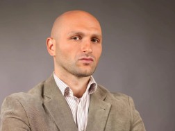 ანალიტიკოსი ვახტანგ თოფურია