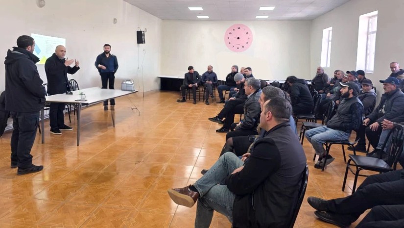  შალვა კიკნაველიძემ ჰიდროელექტროსადგურების მშენებლობის გარემოზე ზემოქმედების შეფასების ანგარიში ადგილობრივ მოსახლეობას წარუდგინა