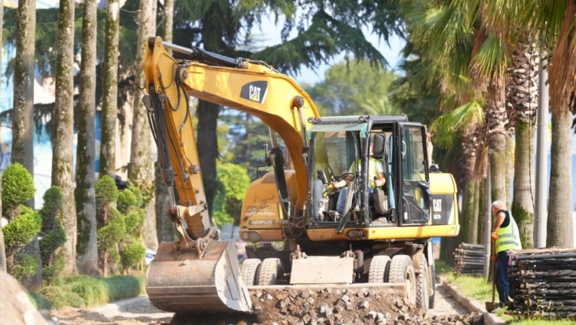 ბათუმის მერიამ საგზაო ინფრასტრუქტურულ სამუშაოებზე შრომის უსაფრთხოების ნორმების დარღვევის ფაქტზე შემსრულებელი კომპანიები დააჯარიმა
