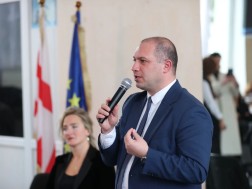  გივი მიქანაძემ ჩუღურეთის რაიონის სასკოლო საზოგადოებასთან ზოგადი განათლების სისტემის რეფორმის კონცეფცია განიხილა