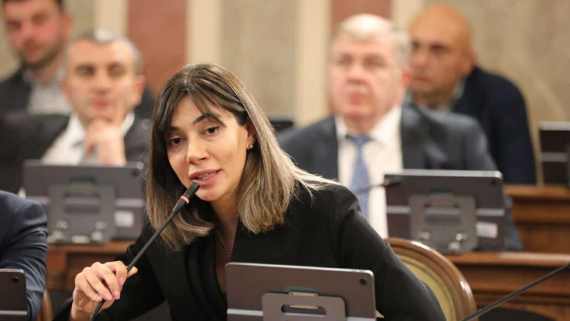 თინათინ ნიბლოშვილი