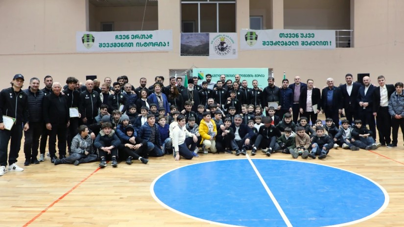  ტყიბულში საფეხბურთო კლუბ „მეშახტესა“ და ილია სულამანიძეს საზეიმო დახვედრა მოუწყვეს