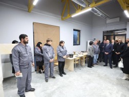 გივი მიქანაძე პროფესიულ კოლეჯებში სასწავლო პროცესს ეცნობა