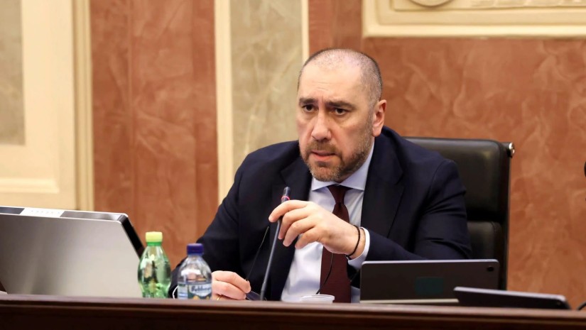 ზურაბ აბაშიძს