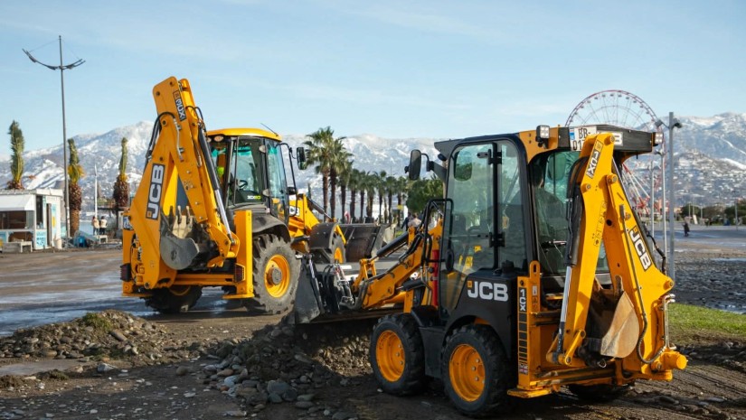 ბულვარში შტორმის შედეგების სალიკვიდაციო სამუშაოები მიმდინარეობს