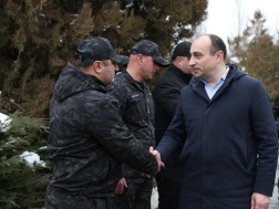შინაგან საქმეთა მინისტრმა გეკა გელაძემ თბილისსა და შიდა ქართლში, უწყების სხვადასხვა დანაყოფის თანამშრომლებს ახალი წელი მიულოცა