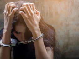 პატიმარი ქალი