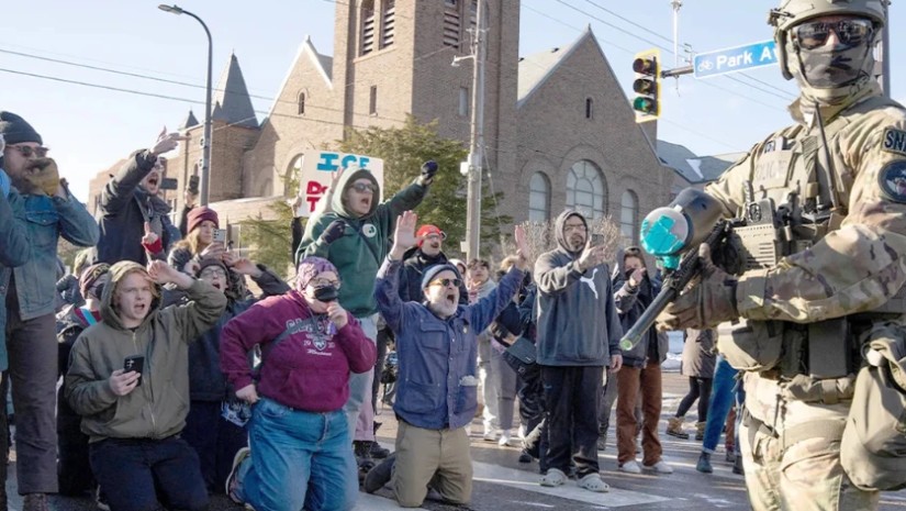 მინეაპოლისში დემონსტრანტების ნაწილი ეკლესიაში შეიჭრ