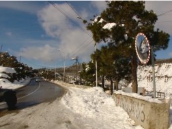 ტროტუარები თოვლისგან იწმინდება