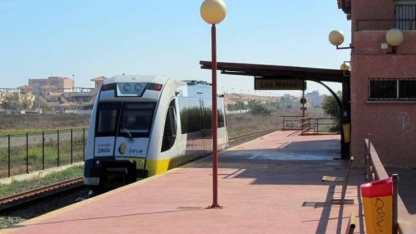 მატარებელი ამწეს შეეჯახა