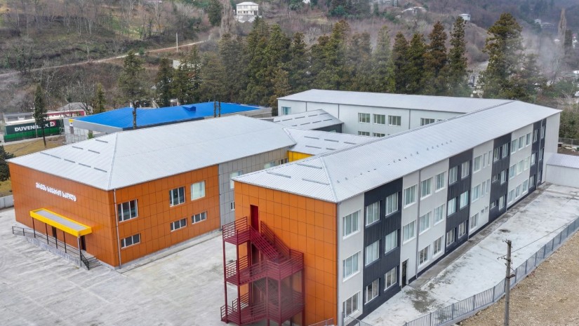 სულხან თამაზაშვილმა ხელვაჩაურში ახლად რეაბილიტირებული სკოლა დაათვალიერა