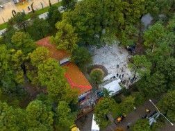 ბათუმში უნებართვო და უსახური ობიექტების დემონტაჟი ინტენსიურად გრძელდება.