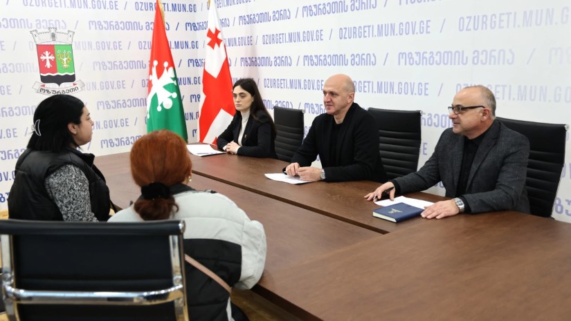 ოზურგეთის მუნიციპალიტეტის მერმა პაატა კუნჭულიამ, მოადგილეებთან - გურამ გოლიაძესთან და სოფო რამიშვილთან ერთად, მოქალაქეთა მიღება გამართა
