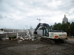 ბათუმის  სანაპირო ზოლზე უნებართვო ობიექტის დემონტაჟი მიმდინარეობს