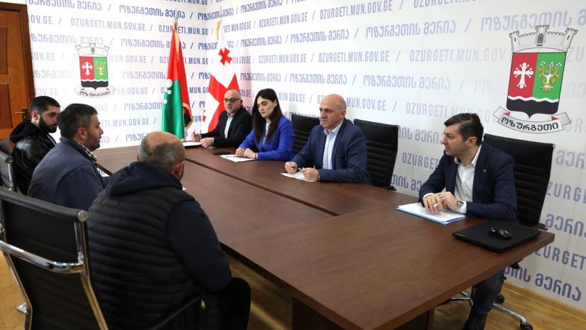  ოზურგეთის მუნიციპალიტეტის მერიაში მოქალაქეებთან შეხვედრა მიმდინარეობს