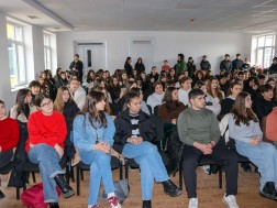 ქარელისა და გორის მუნიციპალიტეტების სკოლებში საინფორმაციო შეხვედრები ჩატარდა