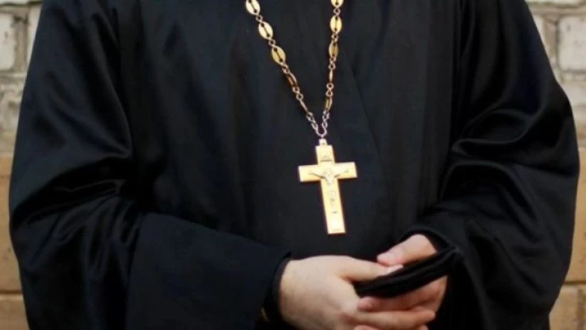 მღვდელი