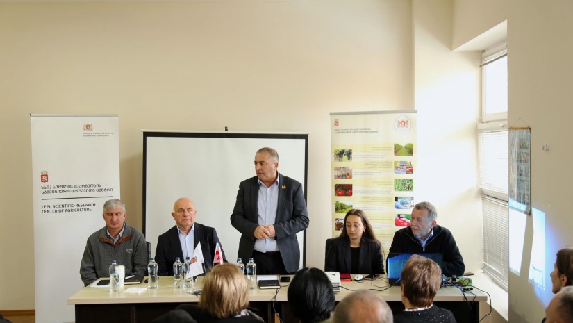 მუხურის მეფუტკრეობის ბაზაზე სანაშენე მეურნეობის სამართლებრივ საკითხებზე სემინარი გაიმართა