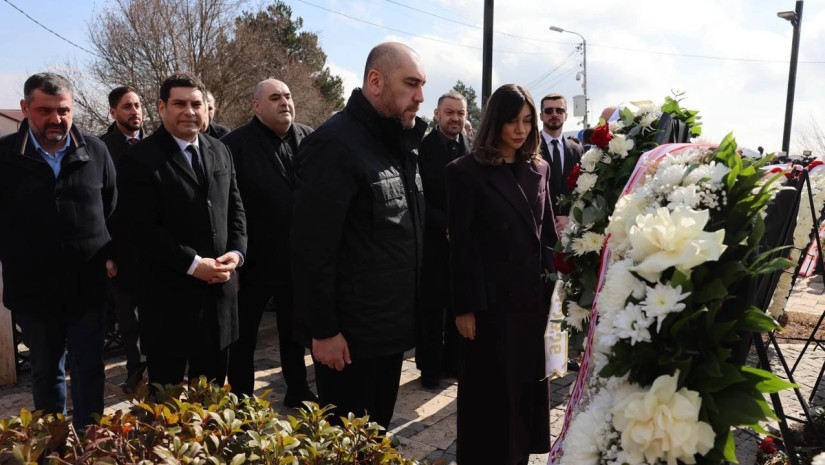 ზურაბ აბაშიძემ და საკრებულოს წევრებმა იუნკერთა ხსოვნას პატივი მიაგეს