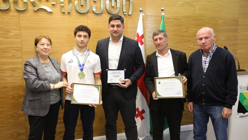 ტყიბულის მერმა ძიუდოში კადეტთა ევროპის თასის ჩემპიონი დააჯილდოვა