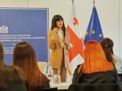 თეა ახვლედიანი