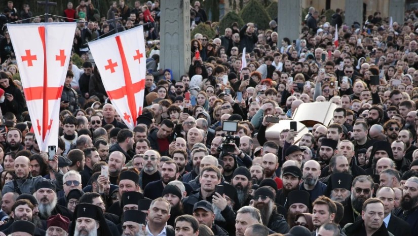 სამების ეზო