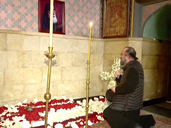 მოქალაქეები სიონის ტაძარში დილიდან მიდიან