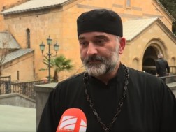 მამა ნიკოლოზ როინიშვილი