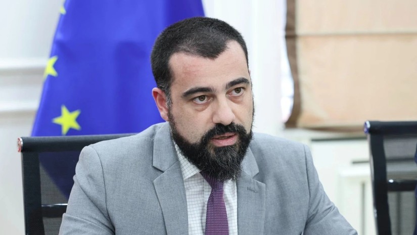 ლაშა ავალიანი 