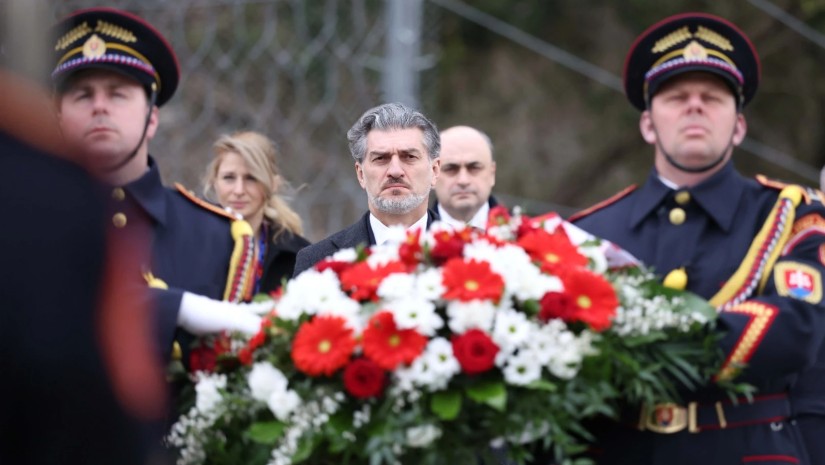 გვირგვინით შეამკეს