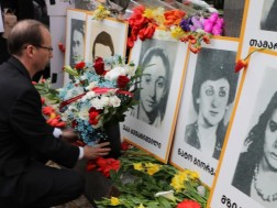 ალან პერსელმა 9 აპრილს დაღუპულთა ხსოვნას პატივი მიაგო