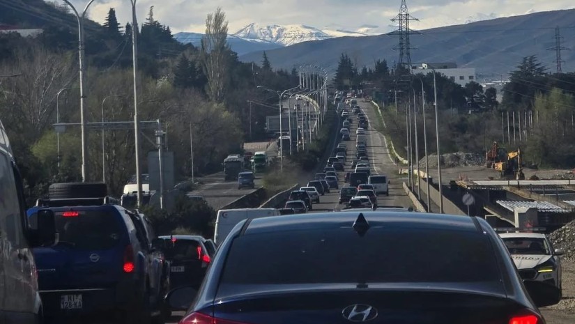 თბილისის გასასვლელთან საცობია