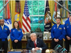 ასტრონავტები ტრამპს შეხვდნენ