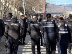 პოლიციის მობილიზება საქალაქო სასამართლოსთან
